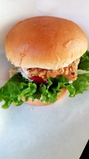 噂のジャンボ唐揚バーガー