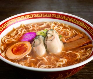 金の牡蠣ラーメン