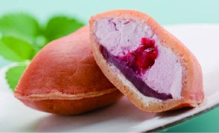 あまおう苺入りどら焼き